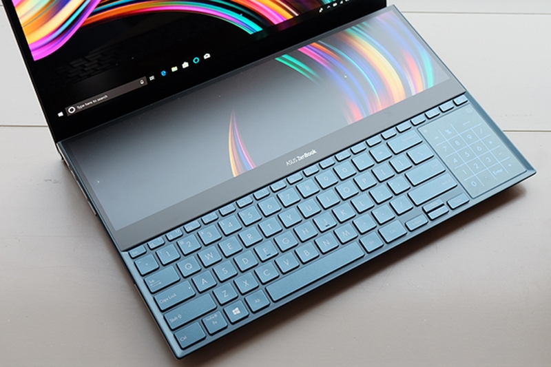 Zenbook Pro 14 Duo OLED (UX8402) có pin dung lượng 76WHrs