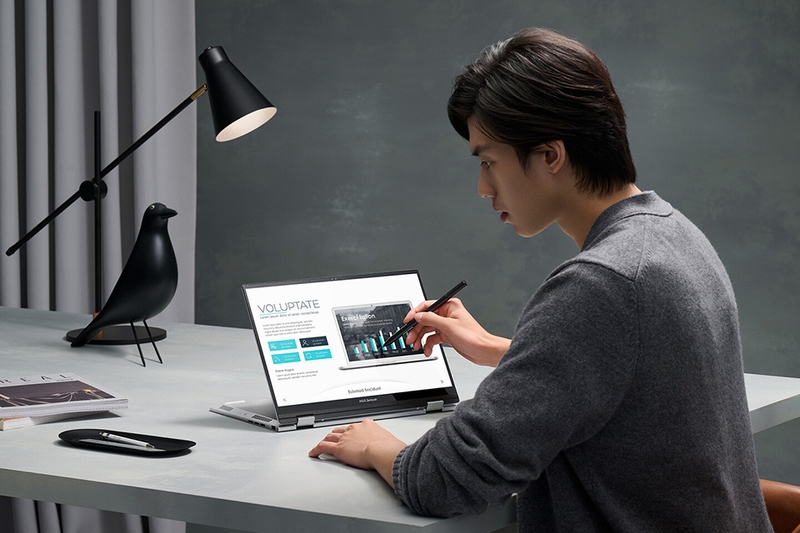 Với khả năng xoay gập 360 độ, Zenbook Flip là dòng laptop 2 trong 1