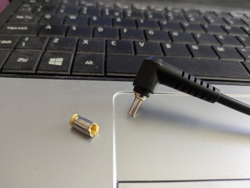Chân sạc laptop là gì?