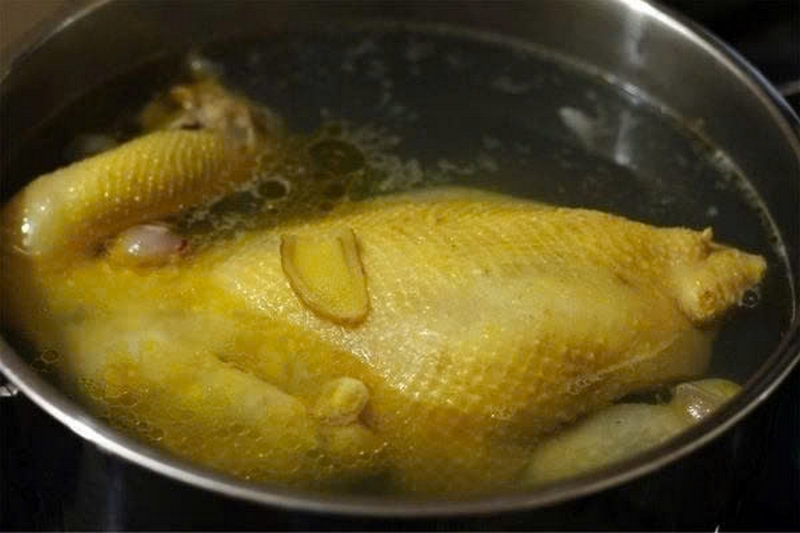 Tại sao luộc gà không nên vớt ngay ảnh 5