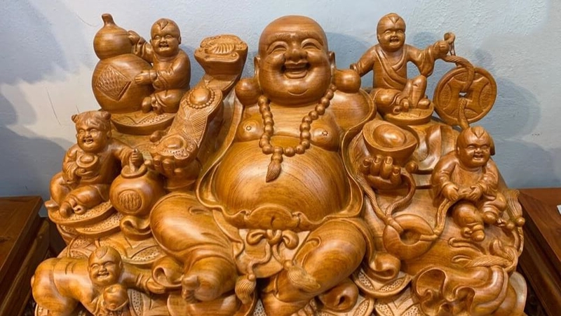 Tượng Phật, tượng thần tài hoặc bức tranh phong thủy