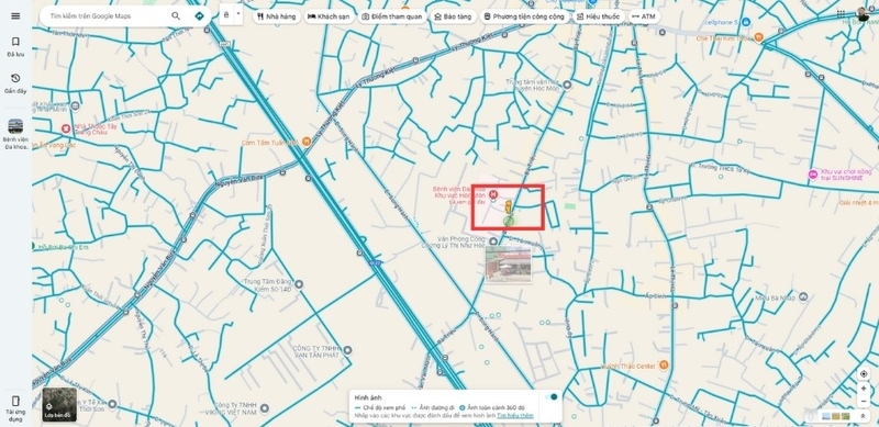kéo biểu tượng Pegman – người nhỏ màu vàng tới con đường được tô xanh.