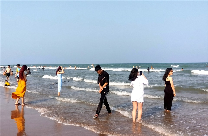 Lựa chọn thời điểm và khung giờ tắm biển hợp lý