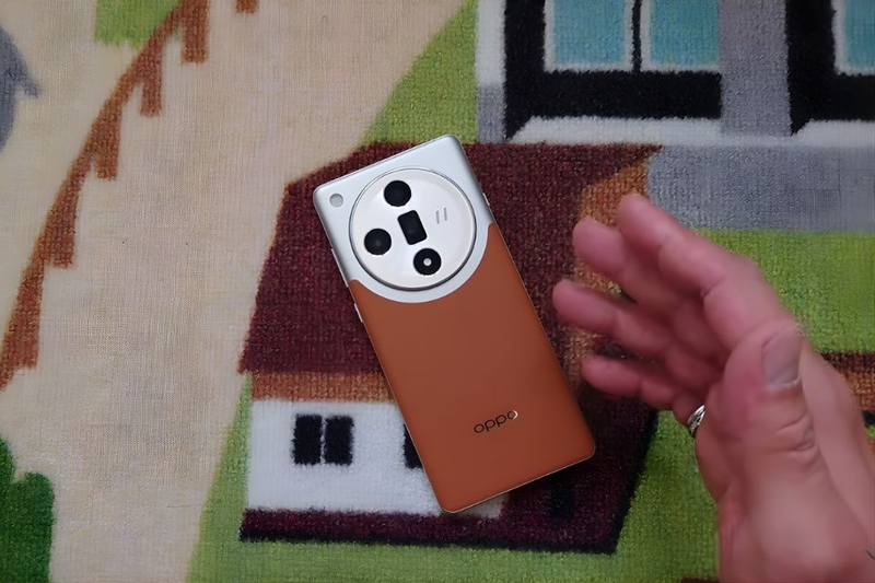 Thiết kế mặt lưng và camera