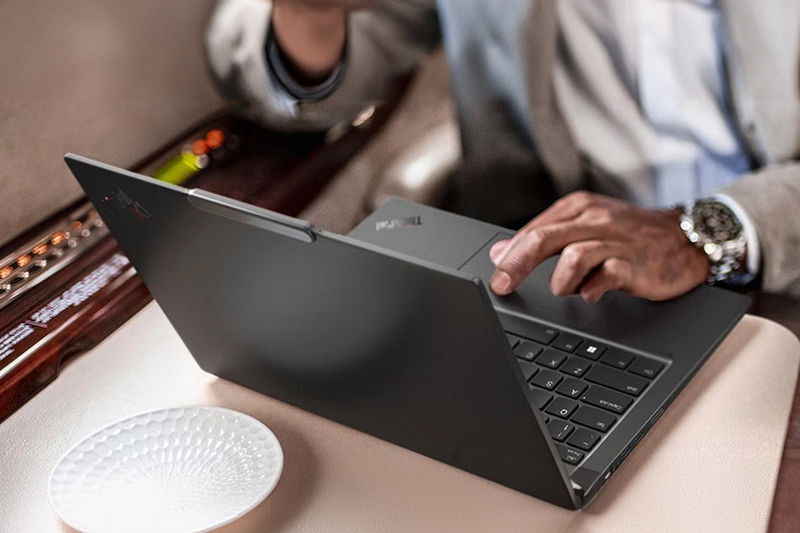 ThinkPad X1 Carbon Gen 12 còn tích hợp card đồ họa Intel Arc Graphics