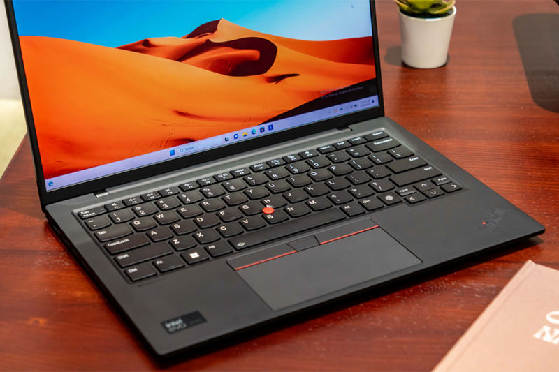 Bàn phím của máy được trau chuốt với hành trình phím 1,8 mm