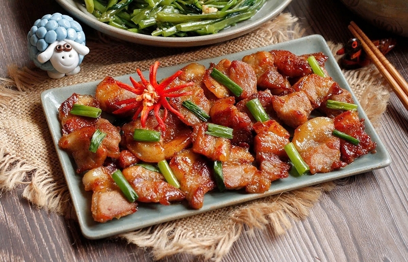 Thịt rang cháy cạnh có nên dùng chảo chống dính ảnh 1