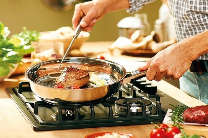 Thịt rang cháy cạnh có nên dùng chảo chống dính ảnh 4