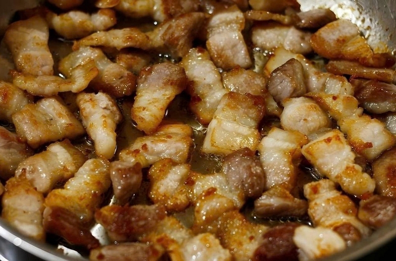 Thịt rang cháy cạnh có nên dùng chảo chống dính ảnh 5