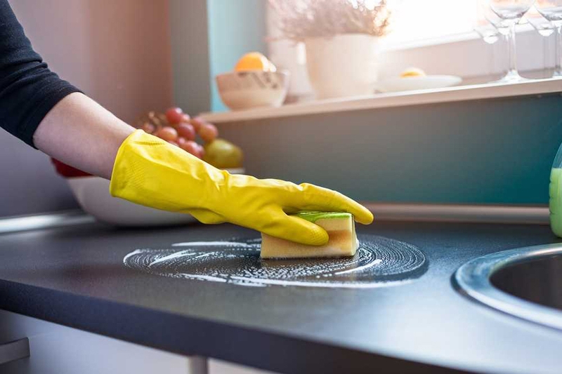 Về dụng cụ nhà bếp, hãy đầu tư vào các bộ dụng cụ riêng cho thực phẩm sống và chín
