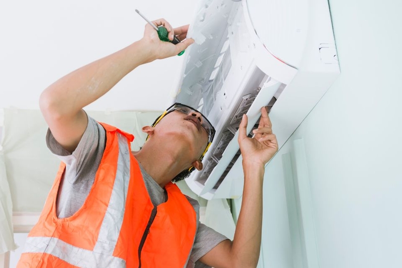 Thương hiệu và model máy lạnh ảnh hưởng đến giá