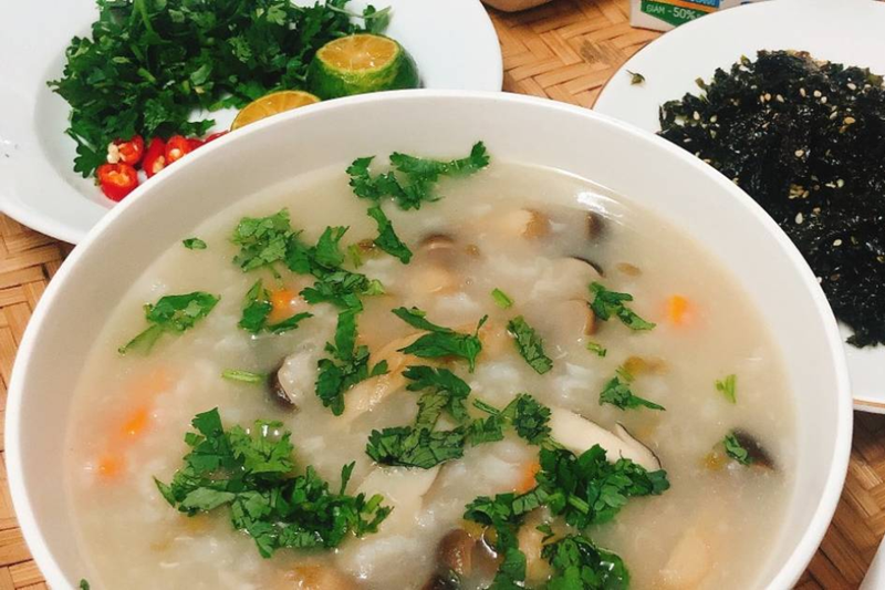 Thưởng thức món cháo nấm thịt bò