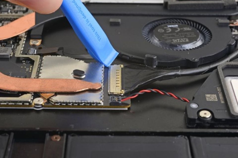 Tình trạng laptop bị lỗi cổng Surface Connect