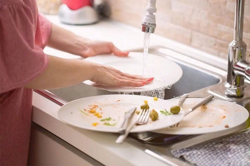 Tr&aacute;ng b&aacute;t đĩa trước khi cho v&agrave;o m&aacute;y rửa b&aacute;t ảnh 3