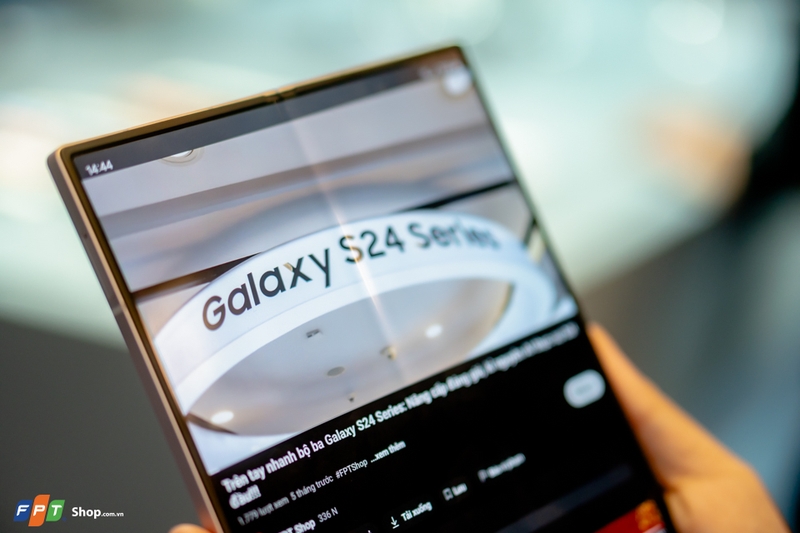 Nếp gấp trên màn hình vẫn là một vấn đề mà Samsung chưa thể giải quyết triệt để