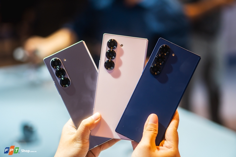 Fold6 cũng mang đến bảng màu sắc đa dạng và bắt mắt, bao gồm Xám Metal, Hồng Rosé và Xanh Navy