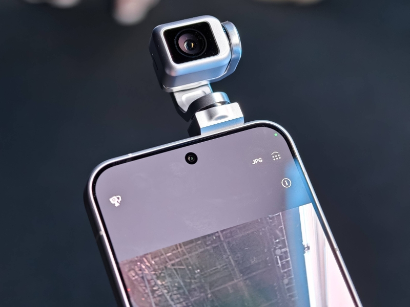 Trên tay HONOR Robot Phone 1.jpg