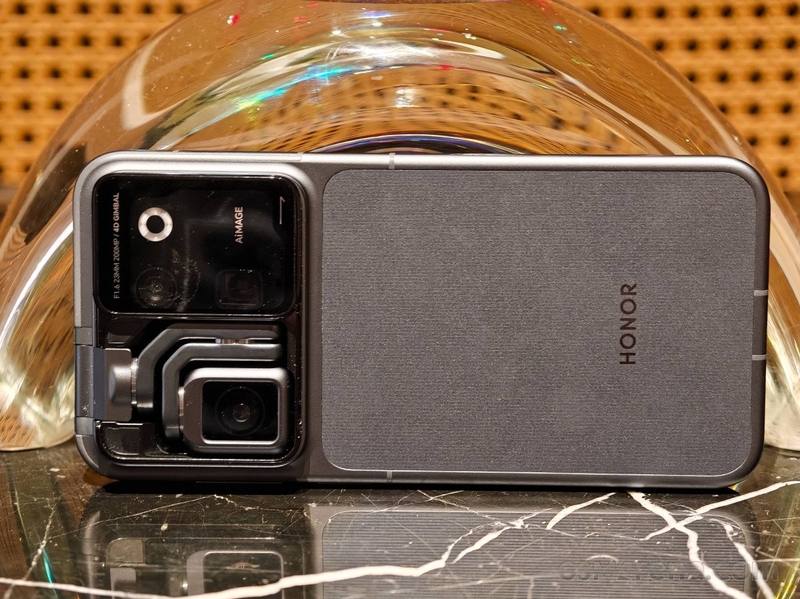 Trên tay HONOR Robot Phone 2.jpg