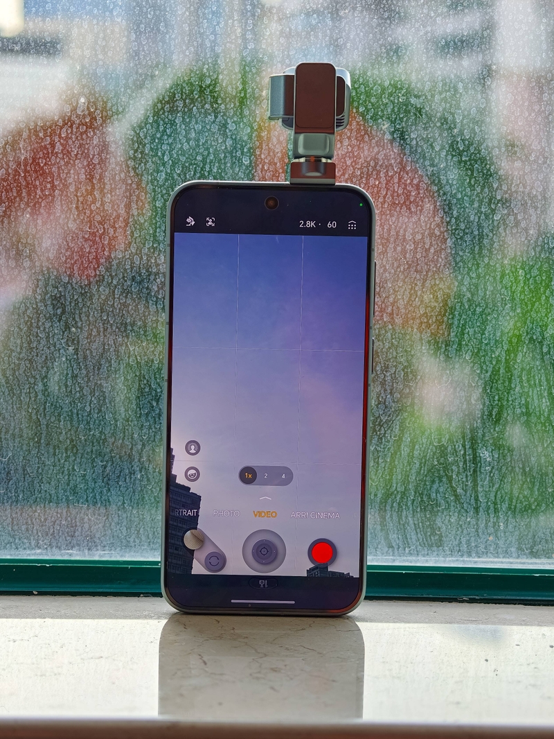 Trên tay HONOR Robot Phone 5.jpg