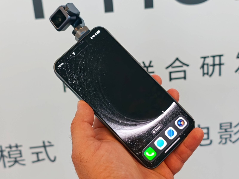 Trên tay HONOR Robot Phone 6.jpg