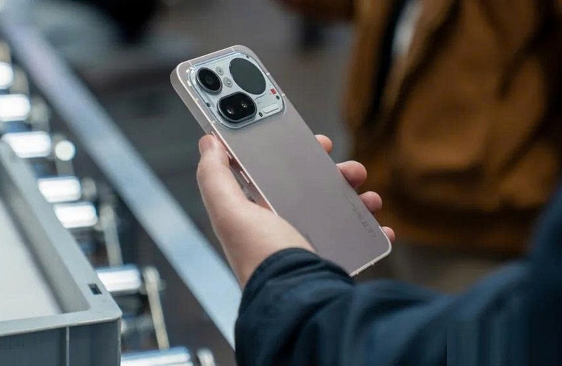Trên tay Nothing Phone (4a) Pro ảnh 6