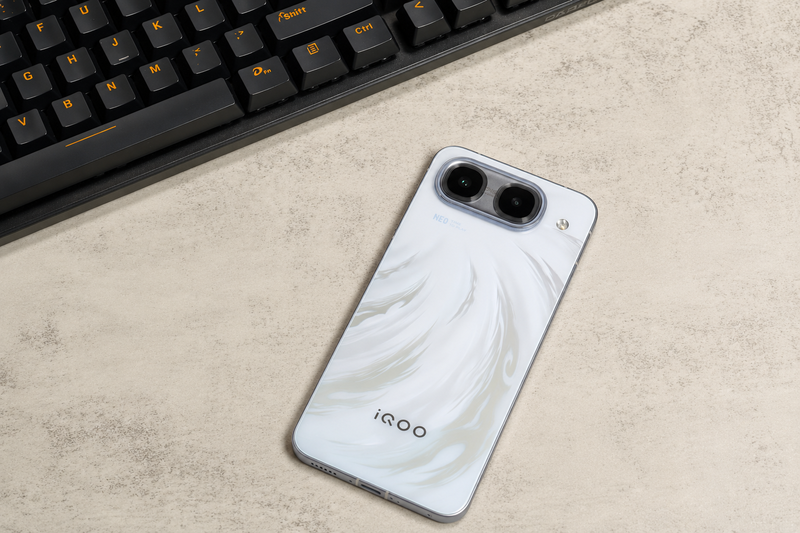 Trên tay iQOO Neo 11 Ultra - 5