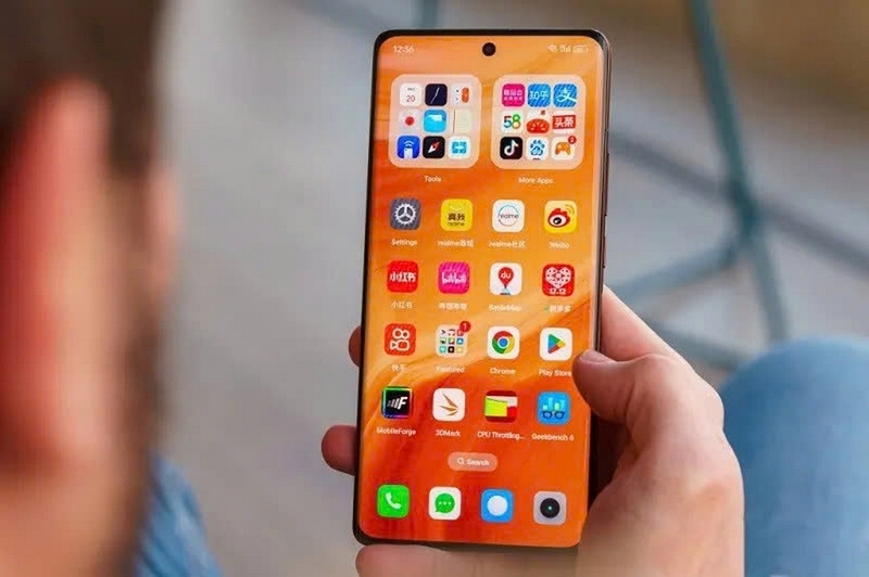 Trên tay realme GT5 Pro ảnh 2