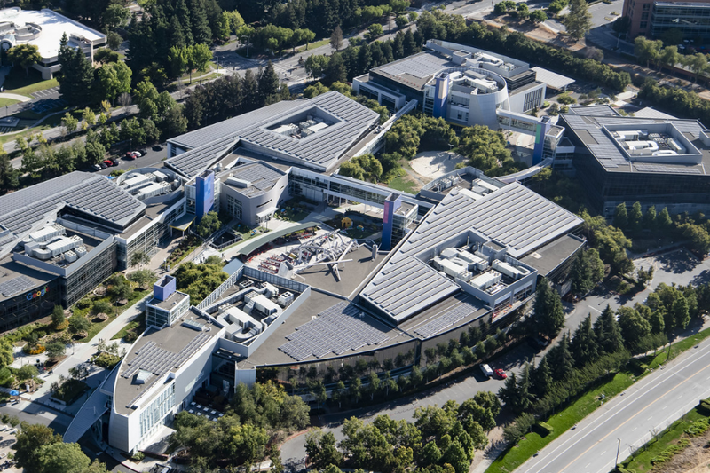 Trụ sở Google có tên gọi Googleplex, đặt tại Mountain View, California, Mỹ