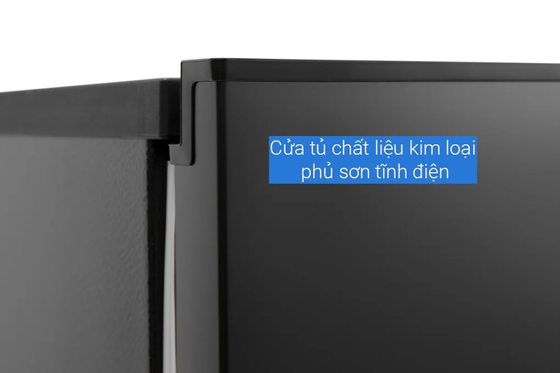 Màu đen sang trọng của tủ lạnh tạo nên điểm nhấn tinh tế cho ngôi nhà