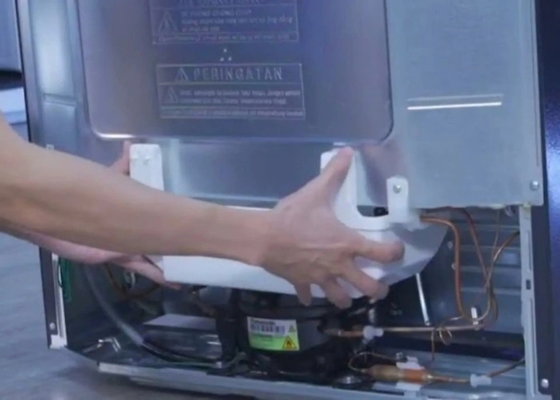 Tủ lạnh bị chảy nước có tốn điện không ảnh 6