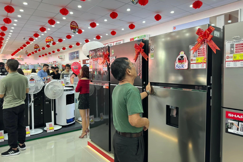 Tủ lạnh được trưng bày tại FPT Shop