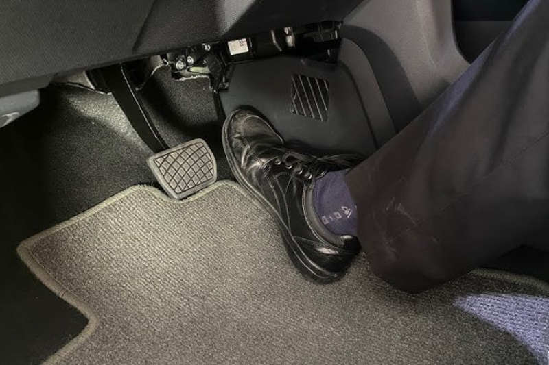 Tư thế ngồi đúng và chọn giày phù hợp