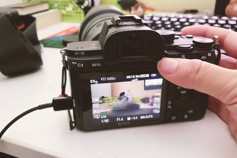 Vì sao cần sạc pin đúng cách cho máy ảnh Sony