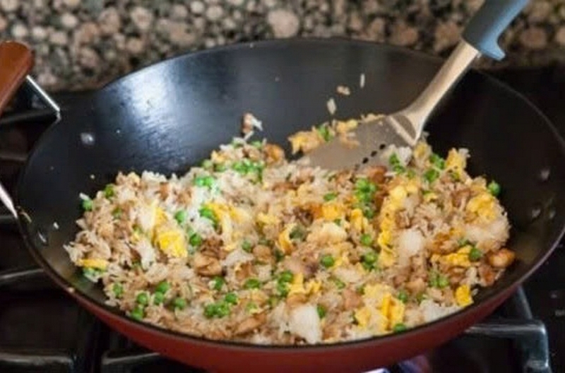 Vì sao nên rang cơm nguội ảnh 5