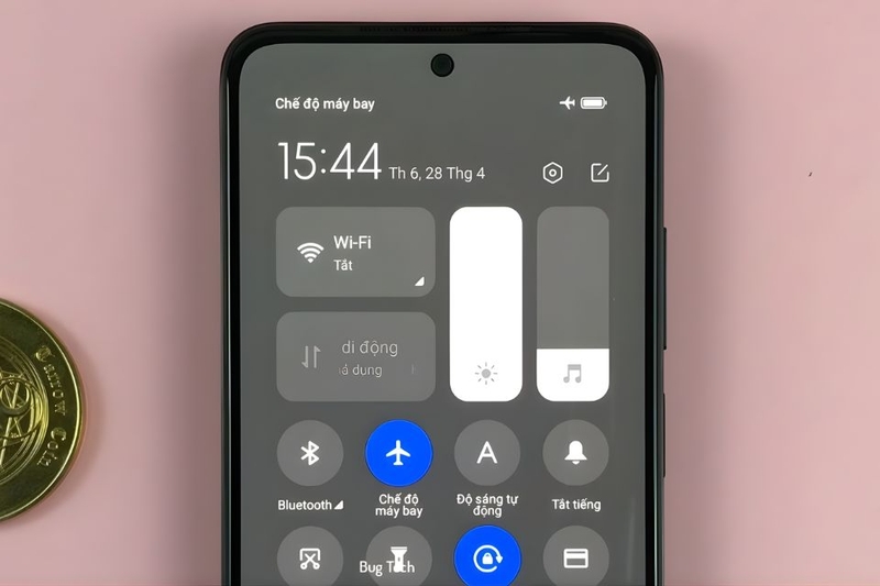Vừa bật chế độ máy bay vừa bật WiFi