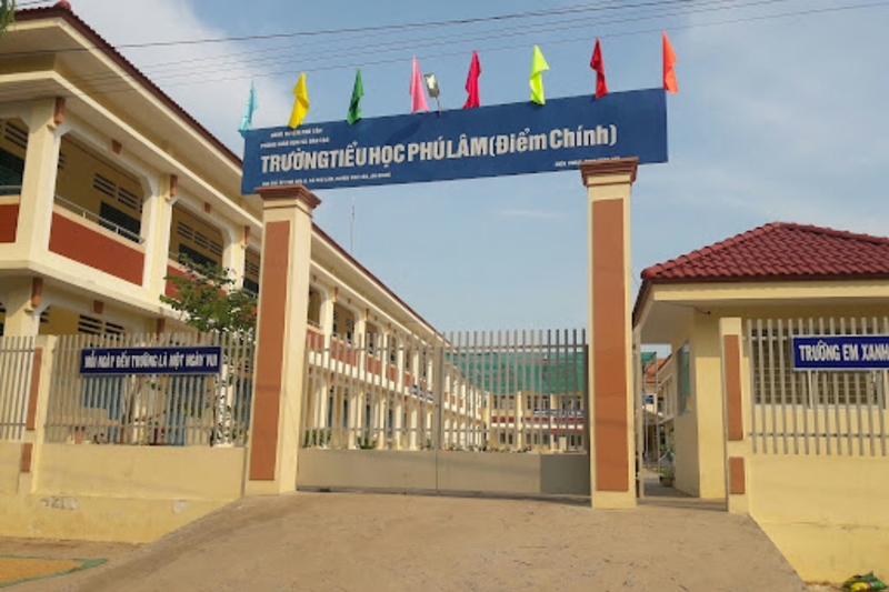 Hai trường tiểu học cũ (Phú Long, Long Hòa) sáp nhập thành Trường Tiểu học Phú Lâm