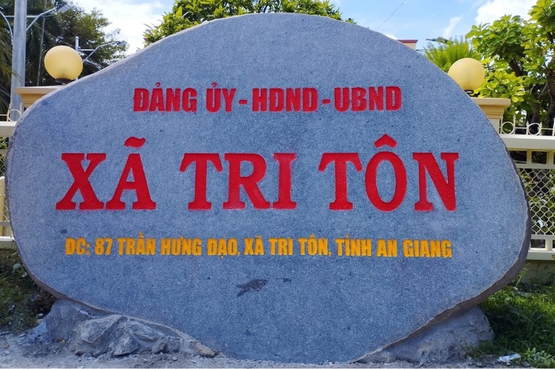 Trụ sở UBND và các cơ quan hành chính xã Tri Tôn