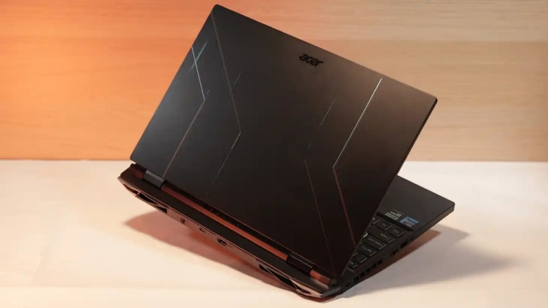 Acer Nitro 5 được trang bị chip Intel Core i5-10300H với 4 nhân và 8 luồng