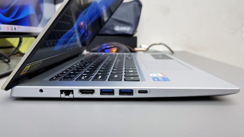 Acer Aspire 5 được trang bị đa dạng cổng kết nối