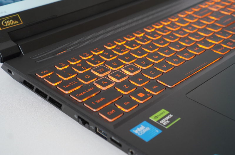 Đánh giá Acer Nitro ProPanel ANV16-72-71T9 - hình 2
