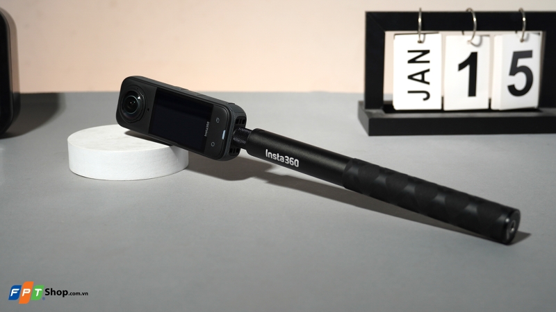 Camera hành động Insta360 X5 Essentials Bundle