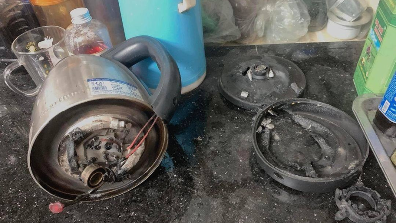 Ấm siêu tốc sáng đèn nhưng không sôi 5