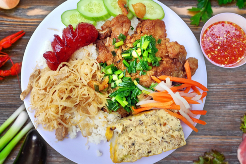Cơm tấm Mười: Topping đầy đặn