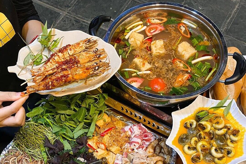 Quán Tư Ốc Lầu: Hải sản đa dạng