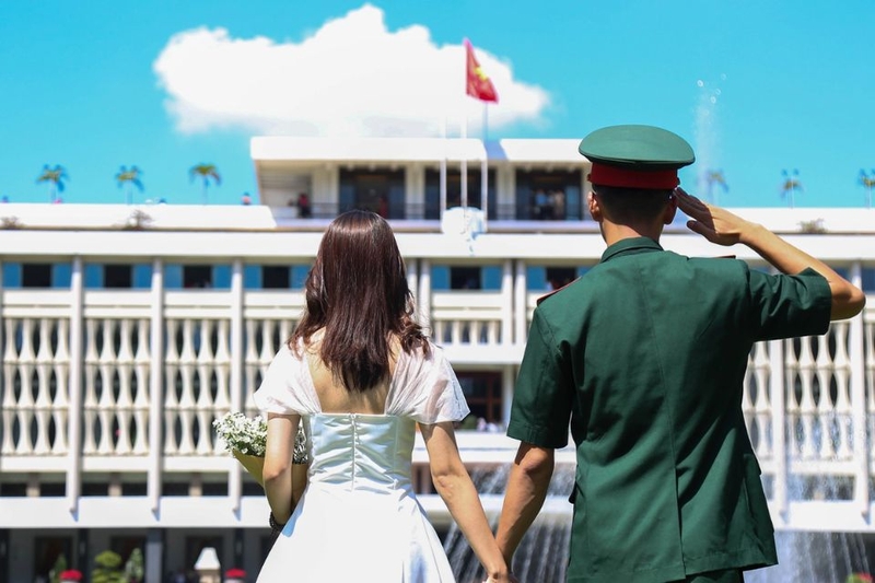 Xu hướng check-in để lưu giữ ảnh nhân ngày 30/4