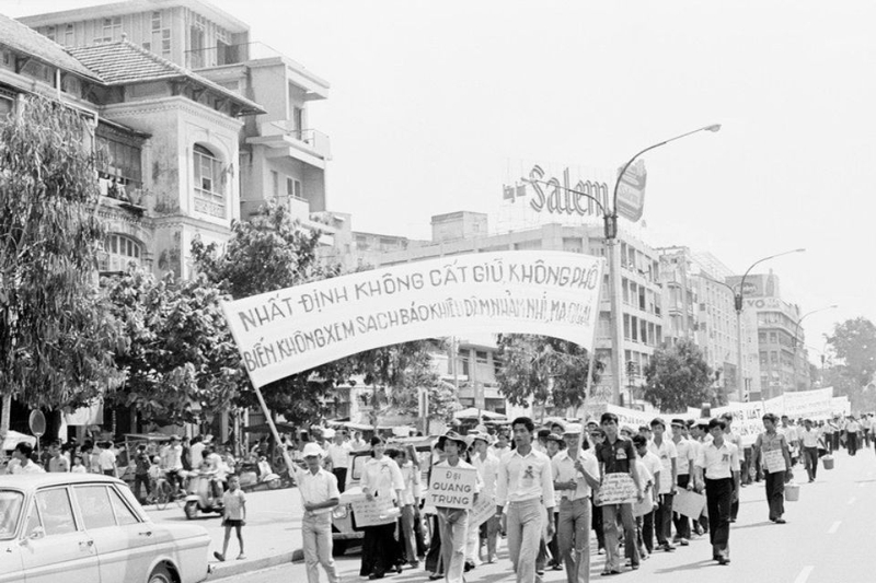 Hòa bình trở lại trên đường phố Sài Gòn