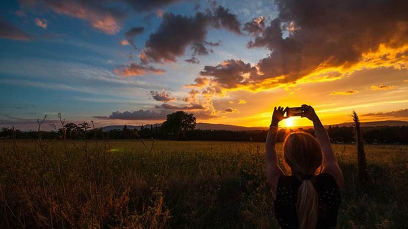 Khung cảnh hoàng hôn trở nên vô cùng thơ mộng