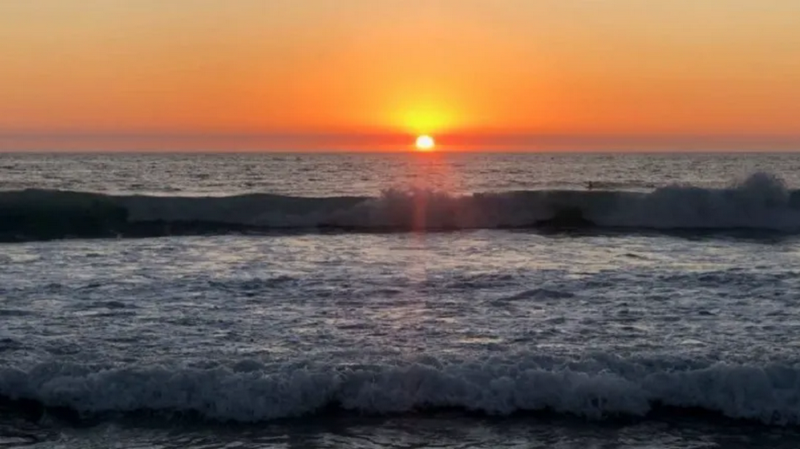 Đắm chìm vào khung cảnh hoàng hôn tại bại biễn tuyệt đẹp