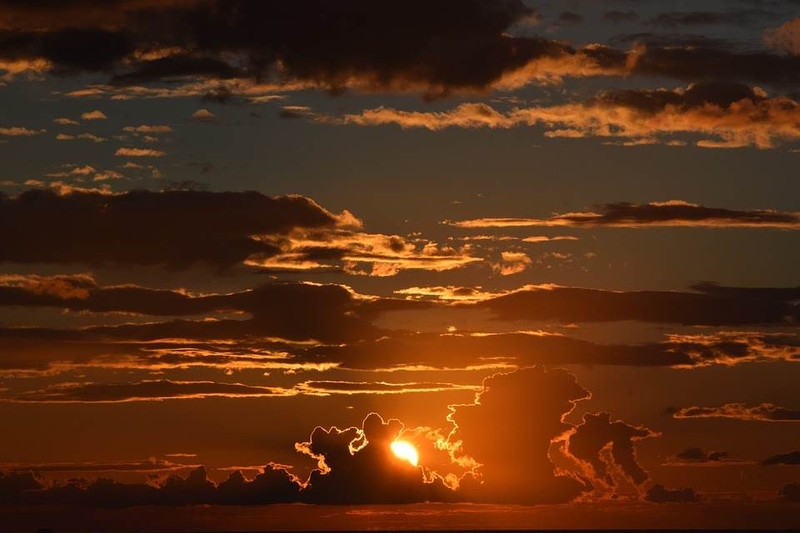 Ngắm nhìn cảnh hoàng hôn đem đến cảm giác lãng mạn, thư thái