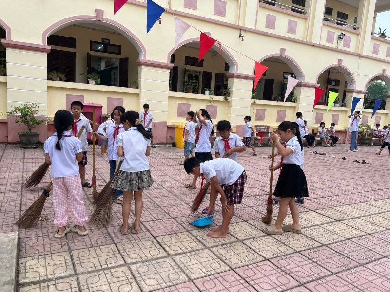 hung tay làm sạch môi trường học đường 5